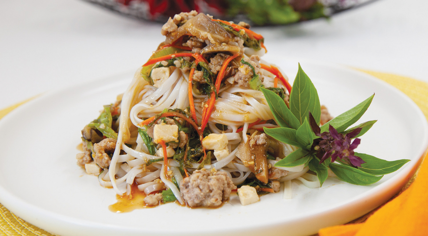 Stir Fry Rice Noodle with Pork | KTA Super Stores